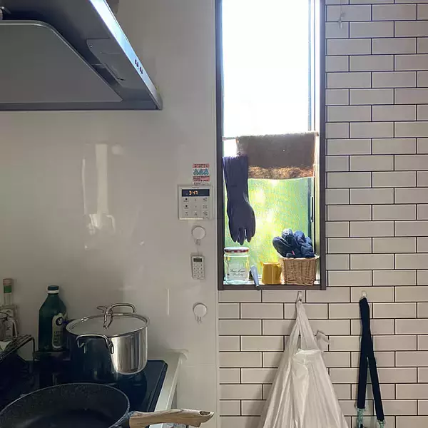 「衛生的で使いやすい！キッチンふきんの一時置き場アイデア6選」の画像