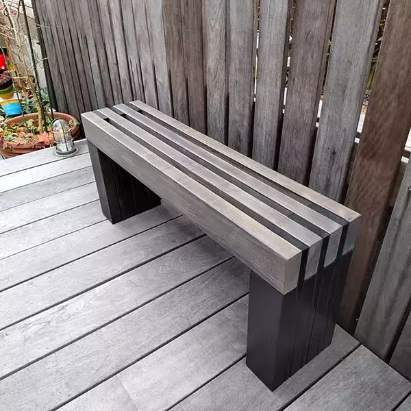 「お手製のベンチで彩る、くつろぎ空間。個性豊かなベンチのDIYアイデア集」の画像