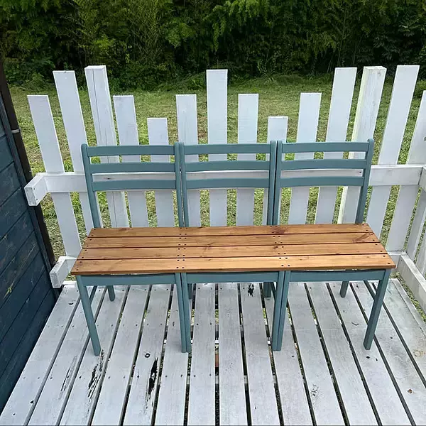 「お手製のベンチで彩る、くつろぎ空間。個性豊かなベンチのDIYアイデア集」の画像