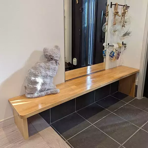 「お手製のベンチで彩る、くつろぎ空間。個性豊かなベンチのDIYアイデア集」の画像