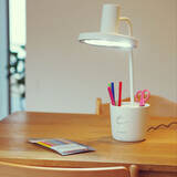 「間接照明にも♪お部屋をやさしく照らすデスクライト・テーブルランプ10選」の画像1