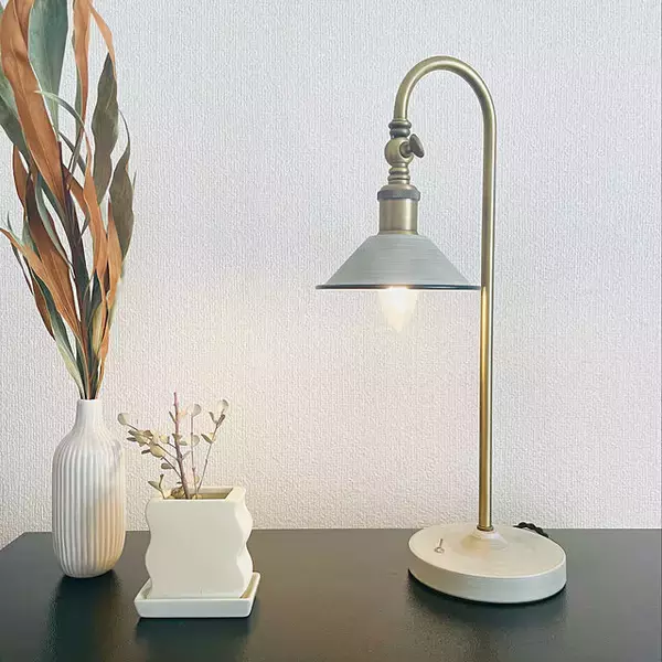 「間接照明にも♪お部屋をやさしく照らすデスクライト・テーブルランプ10選」の画像