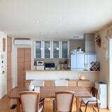 「動線も会話もスムーズになる！ダイニングテーブルの賢い置き方・レイアウトの工夫10選」の画像2