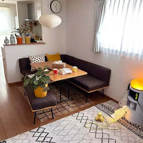 「動線も会話もスムーズになる！ダイニングテーブルの賢い置き方・レイアウトの工夫10選」の画像