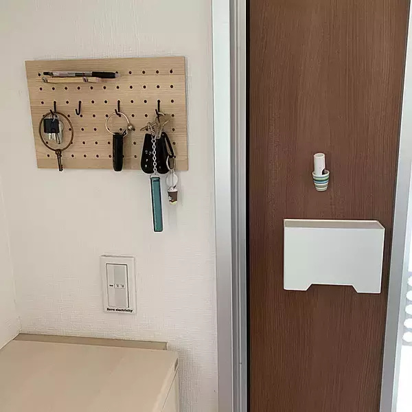 「アレンジしやすいから用途も広がる☆ダイソーの有孔ボード活用アイデア」の画像