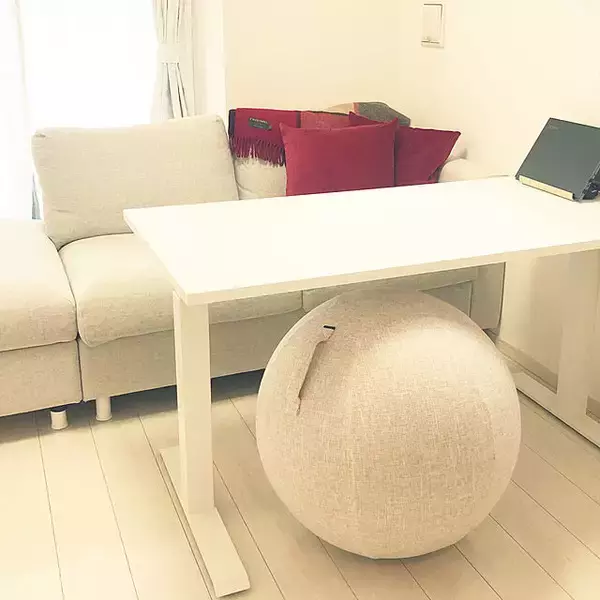 「美姿勢をキープ♪健康づくりに役立てたいバランスチェアなどのアイテム」の画像