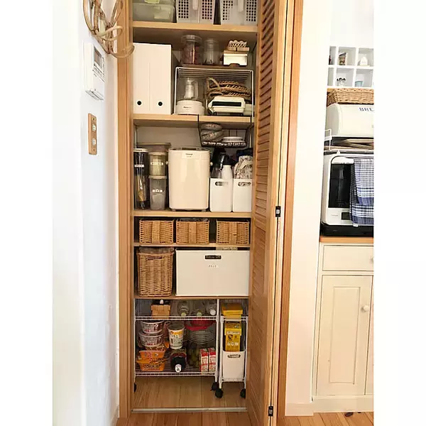 「手軽に置き場づくりができる♪ダイソーのジョイントラックを使った収納アイデア10選」の画像