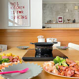 「お鍋にもパーティーにも♪おうちごはんを充実させてくれる卓上IH調理器」の画像1