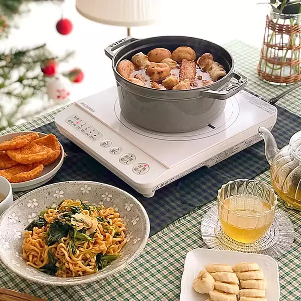 「お鍋にもパーティーにも♪おうちごはんを充実させてくれる卓上IH調理器」の画像