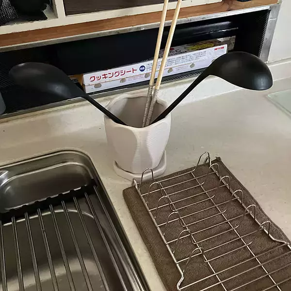 「食器洗いがグッとラクになる♪100均の優秀水切りアイテム6選」の画像
