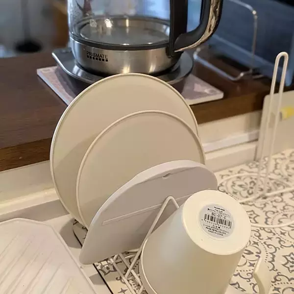 「食器洗いがグッとラクになる♪100均の優秀水切りアイテム6選」の画像