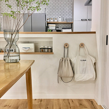 お出かけ前後の動作がぐんと楽になる！参考にしたいエコバッグの置き方集