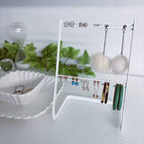 「絡まない＆使いやすいアイデアが続々！参考にしたいアクセサリー収納の実例集」の画像1