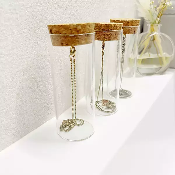 「絡まない＆使いやすいアイデアが続々！参考にしたいアクセサリー収納の実例集」の画像