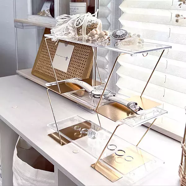 「絡まない＆使いやすいアイデアが続々！参考にしたいアクセサリー収納の実例集」の画像