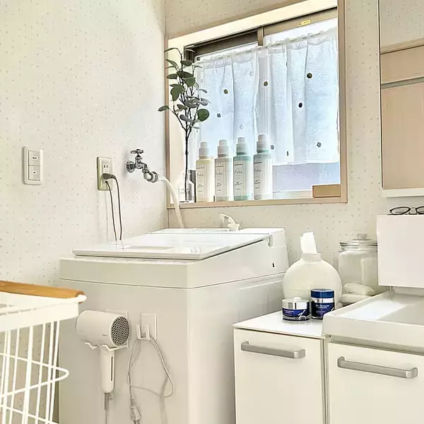 「毎日のプチストレスを解消！使いやすく見栄えもいいドライヤー収納のつくり方」の画像