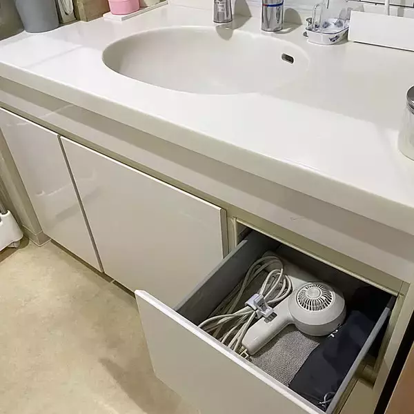 「毎日のプチストレスを解消！使いやすく見栄えもいいドライヤー収納のつくり方」の画像