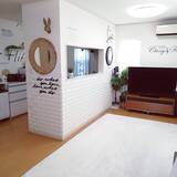 「やめてみたら新たな魅力発見♪ソファを置かないリビングの実例10選」の画像2