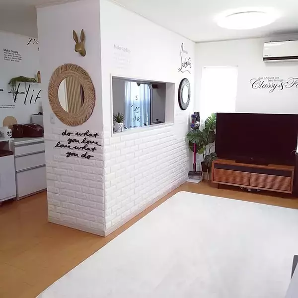 「やめてみたら新たな魅力発見♪ソファを置かないリビングの実例10選」の画像