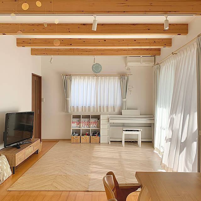 やめてみたら新たな魅力発見♪ソファを置かないリビングの実例10選