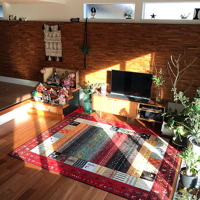 やめてみたら新たな魅力発見♪ソファを置かないリビングの実例10選