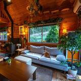 「「明かりとグリーンに囲まれて。木のぬくもりにこだわりが宿る、ログハウスの暮らし」 by T.R.D.LABOさん」の画像2