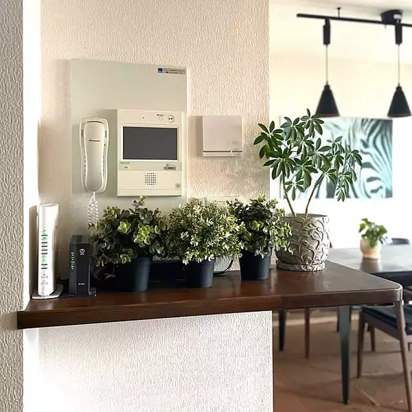 「お部屋の雰囲気をこわさない！ルーターをすっきり整える置き方と工夫」の画像