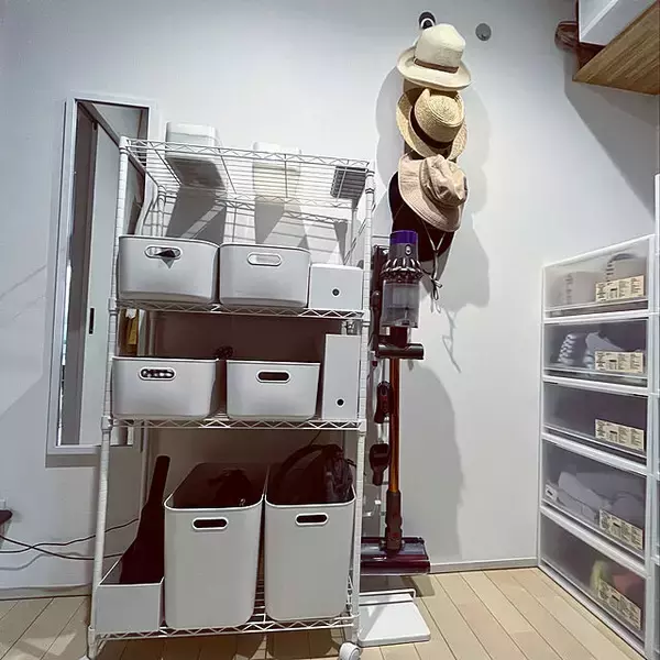 「入れるだけで簡単にスッキリ！お気に入りアイテムでポイポイ収納」の画像