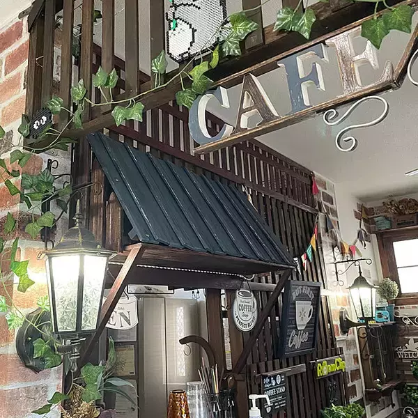 「こだわりの空間を実現♪キッチンカウンターまわりのDIYアイデア」の画像