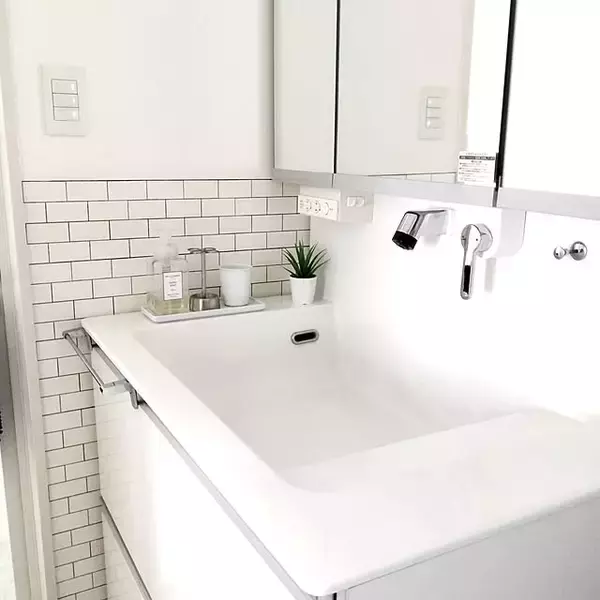 「掃除の手間もぐんと減る♪手軽にきれいをキープできる100均の汚れ防止グッズ」の画像