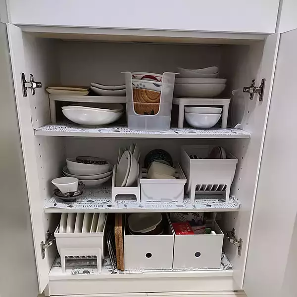「「取りにくい」「入らない」を解消！ニトリで叶えるストレスフリーな食器棚収納術」の画像
