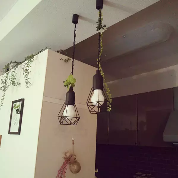 「シンプルだからアレンジ自由自在♪ダイソーのSMD電球ペンダントライトのリメイクアイデア6選」の画像