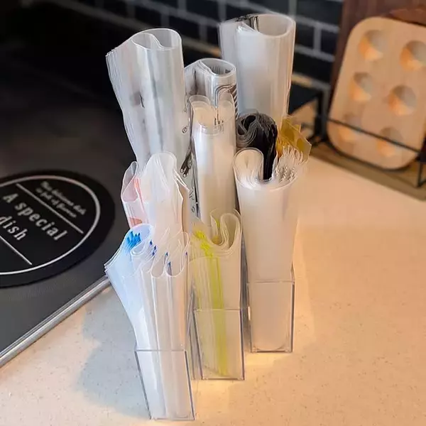 「もう散らからない！セリアのトレー活用で収納を賢くアップデート」の画像