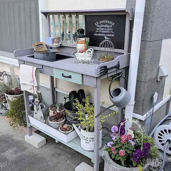 「ガーデニングもお掃除もスムーズに♪屋外でも心地よく使える収納アイデア」の画像