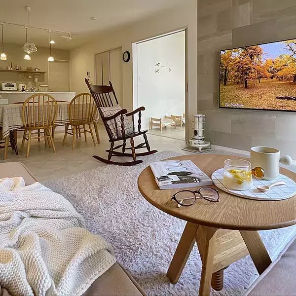 「「淡いミルクカラーと木目のコントラストを楽しむ、優しいキッチン」 by sumichi.fさん」の画像