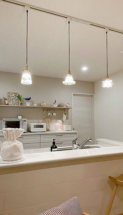 「淡いミルクカラーと木目のコントラストを楽しむ、優しいキッチン」 by sumichi.fさん