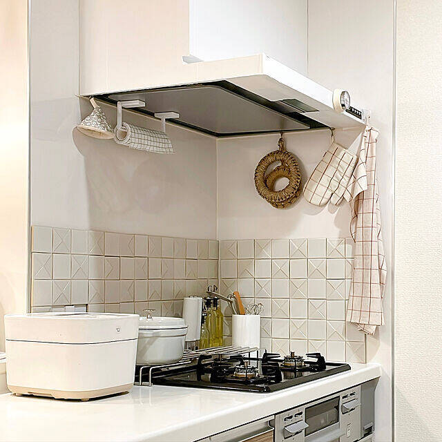 「淡いミルクカラーと木目のコントラストを楽しむ、優しいキッチン」 by sumichi.fさん