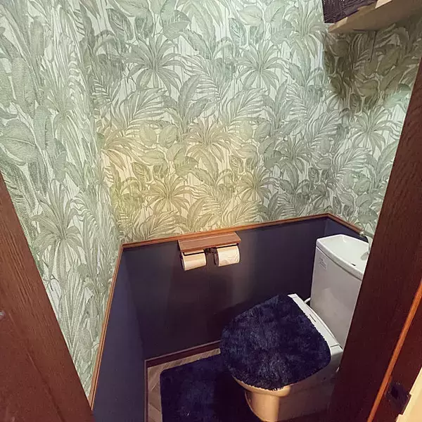 「ホッと一息つける空間を演出♡初心者でもチャレンジしたいトイレDIY」の画像