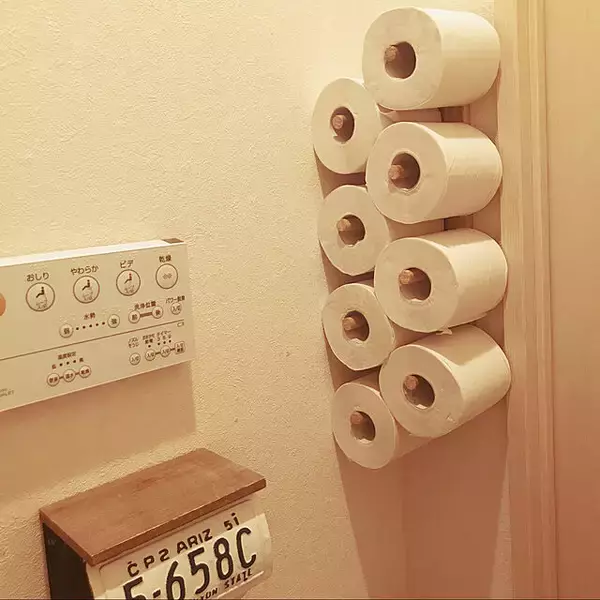「ホッと一息つける空間を演出♡初心者でもチャレンジしたいトイレDIY」の画像
