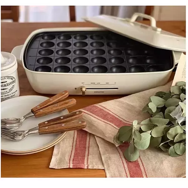 「見た目の良さと機能性を両立させたいときにはこれ♡料理の幅も広がるBRUNOのホットプレート」の画像