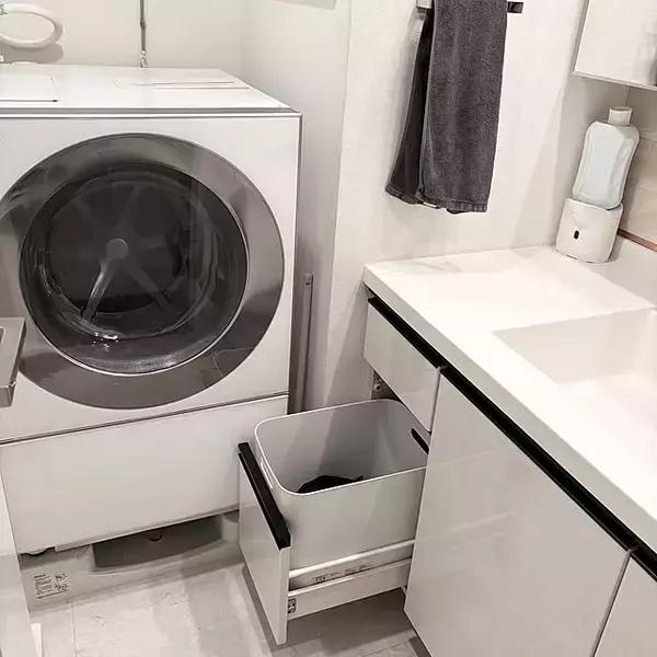 「効率よく掃除してきれいをキープ！床にホコリがたまらないようにする工夫」の画像