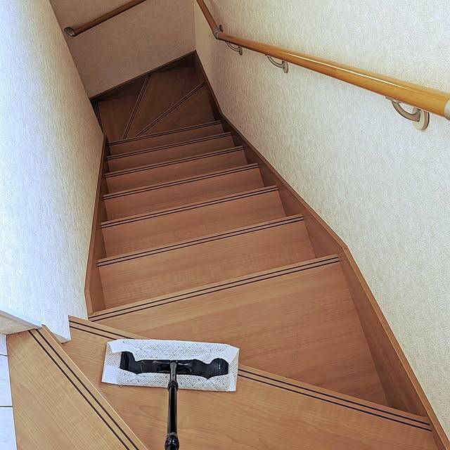 効率よく掃除してきれいをキープ！床にホコリがたまらないようにする工夫