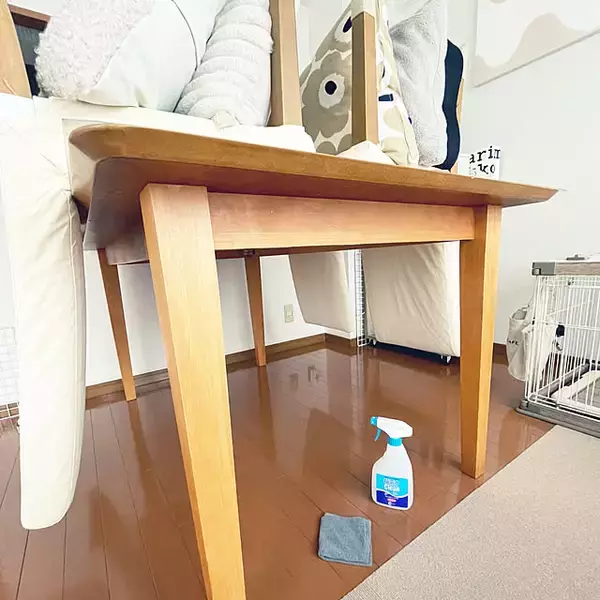 「効率よく掃除してきれいをキープ！床にホコリがたまらないようにする工夫」の画像