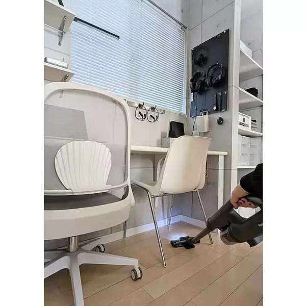 「効率よく掃除してきれいをキープ！床にホコリがたまらないようにする工夫」の画像