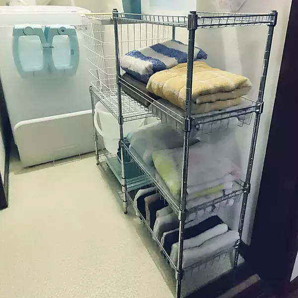 「自分流アレンジで使いやすく！100均アイテムで作れる便利棚」の画像