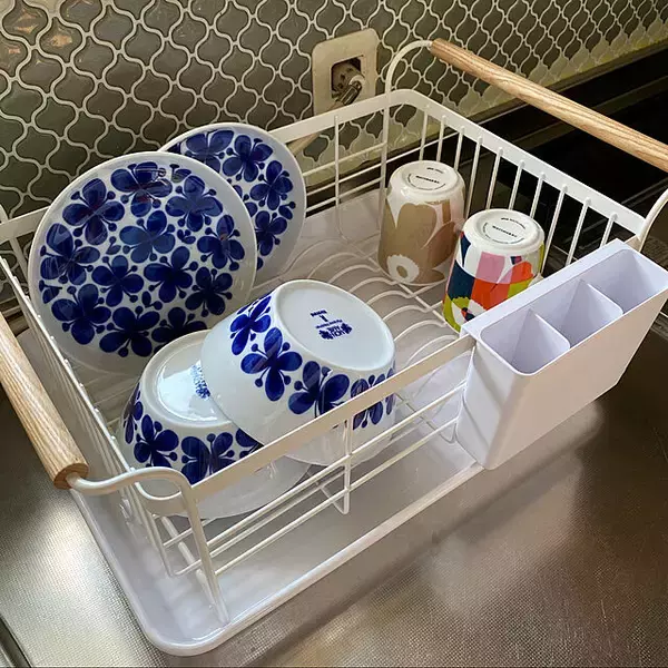 「キッチンに置くならコレ♪お気に入りを見つけたい水切りカゴ」の画像