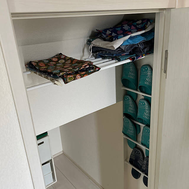 デッドスペースを便利なスペースに！お部屋をスッキリさせる隙間収納アイデア