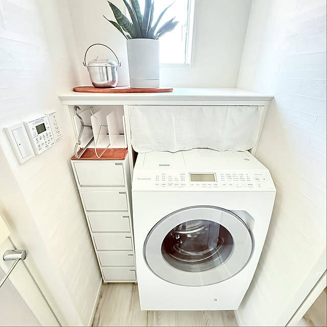 デッドスペースを便利なスペースに！お部屋をスッキリさせる隙間収納アイデア