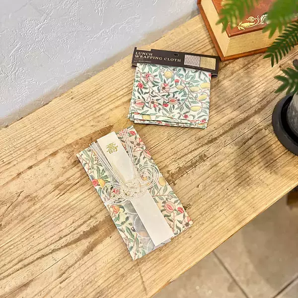 「ウィリアムモリスの柄を楽しむ♪セリアで手軽にできるDIYアイデア実例集」の画像