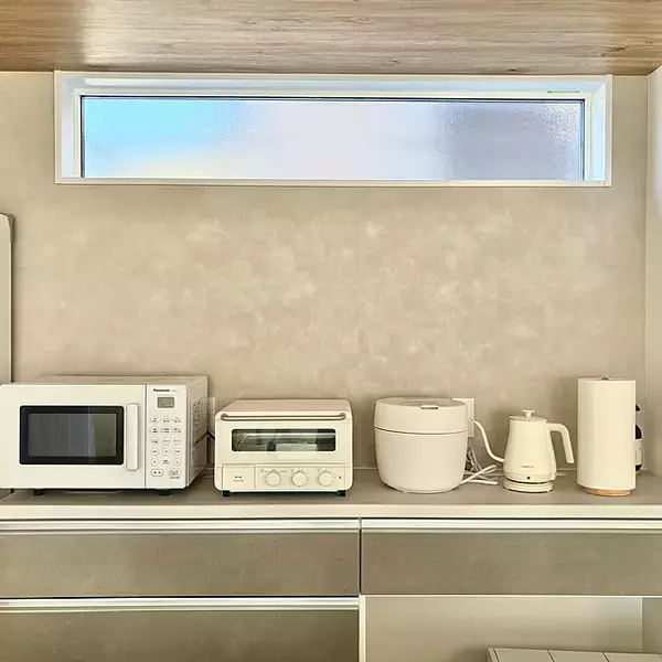 「炊飯器や電子レンジの置き場所を解決！キッチンを快適にするベストな置き方」の画像